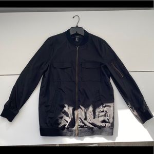 FOREVER 21 MEDIUM BLACK BOMBER JACKET